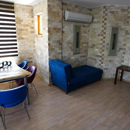 Arya Suits Apartman