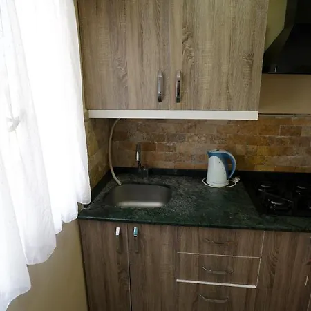 Arya Suits Apartman