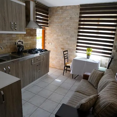 Arya Suits Apartman *